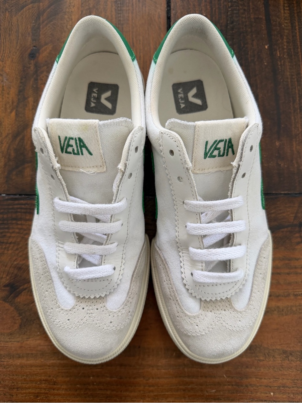 VEJA VOLLEY Women's Sneakers SIZE 7  WHITE /EMERALD